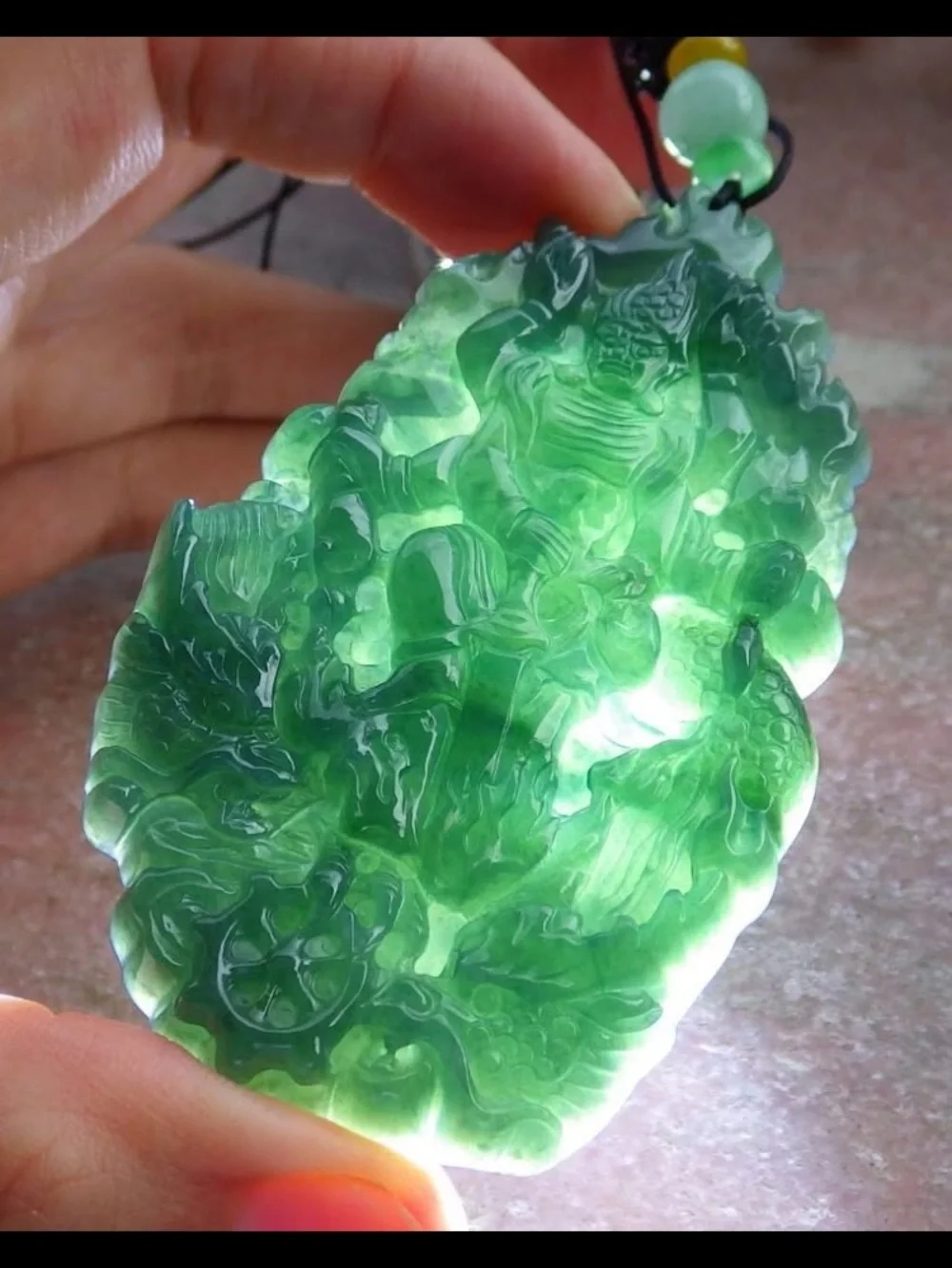 Exquisite carved jadeite jade green certificate guanyin kwan yin dragon pendant